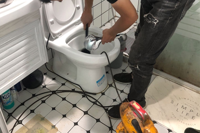 和舍镇疏通下水道