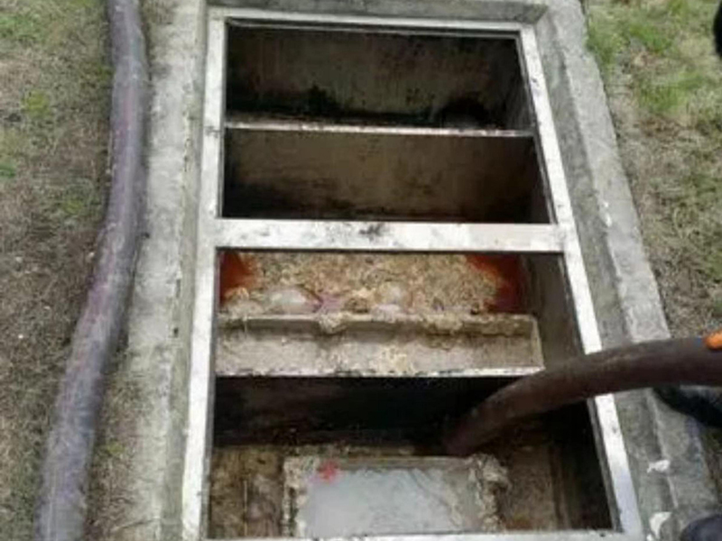 和舍镇隔油池清理