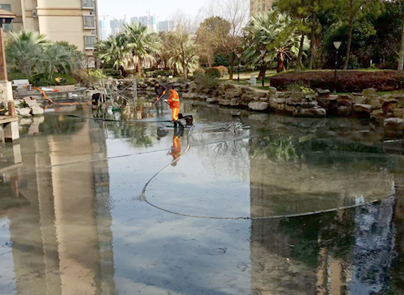 和舍镇景观池淤泥清理
