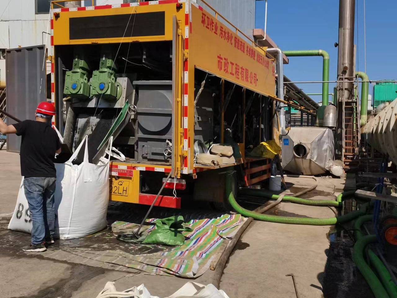 和舍镇淤泥压干处理