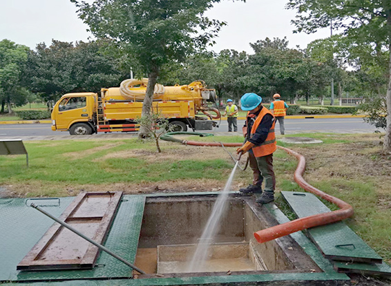 和舍镇化油池清理